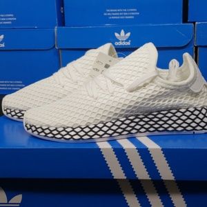 Kids Adidas White Deerupt Gs sz 3.5-5